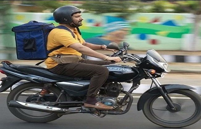 डिलीवरी बॉय की स्ट्रगलिंग लाइफ को दिखाती कपिल शर्मा की फिल्म ‘ज़्विगाटो’ का ट्रेलर रिलीज