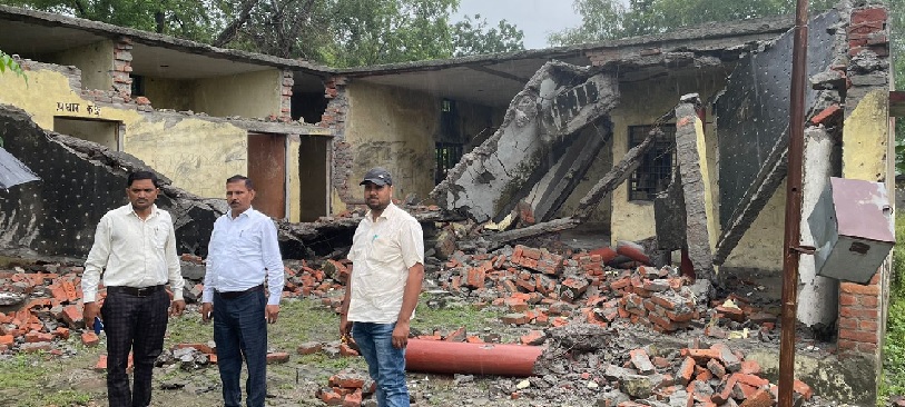 Gonda : डीएम ने बाढ़ क्षेत्रों में उतारी अधिकारियों की फौज