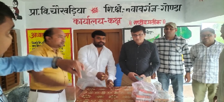 Gonda : डीएम ने बाढ़ क्षेत्रों में उतारी अधिकारियों की फौज