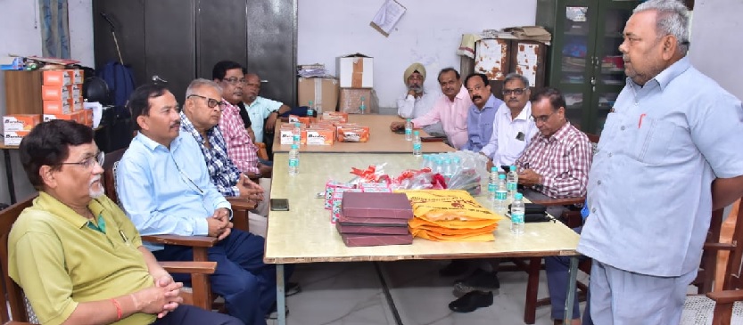 Gonda : GIC के तीन पूर्व शिक्षकों का पुरातन छात्रों ने किया सम्मान 1 Gonda : GIC के तीन पूर्व शिक्षकों का पुरातन छात्रों ने किया सम्मान