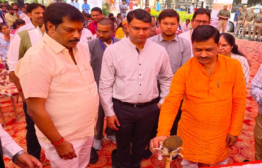 Gonda : रोजगार मेले में 884 युवाओं को मिली नौकरी