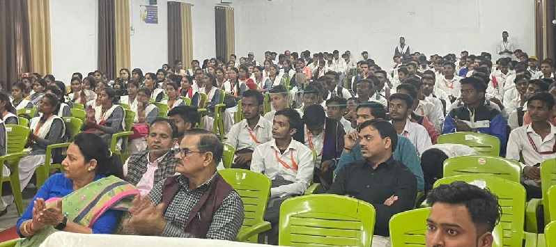 Gonda : प्राइमरी से उच्च कक्षाओं तक संविधान पढ़ाना जरूरी 2 Gonda : प्राइमरी से उच्च कक्षाओं तक संविधान पढ़ाना जरूरी