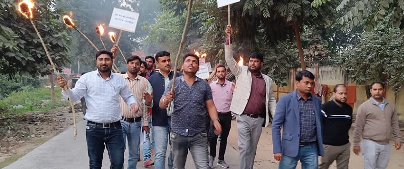 Gonda : दूसरे दिन भी बेमियादी हड़ताल पर रहे बिजली कर्मी व अफसर