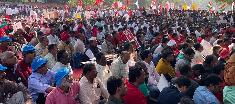 बिजली कर्मचारियों व इंजीनियरों का दिल्ली में बड़ा प्रदर्शन