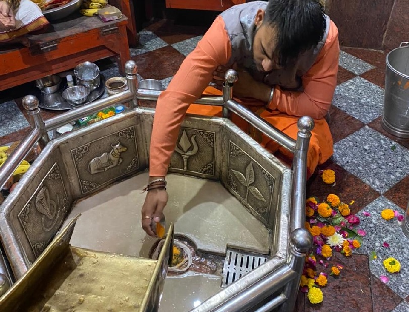 Gonda : त्रयोदशी पर भोले बाबा का हुआ श्रृंगार