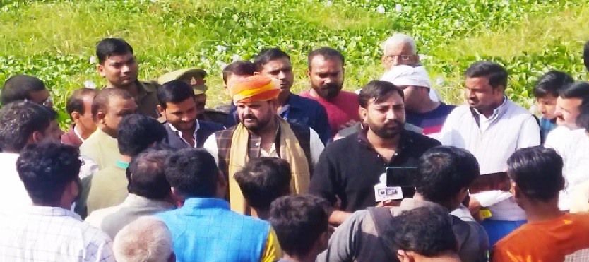 Gonda : ‘पतंजलि’ के नाम का प्रयोग बंद करें बाबा रामदेव-बृजभूषण