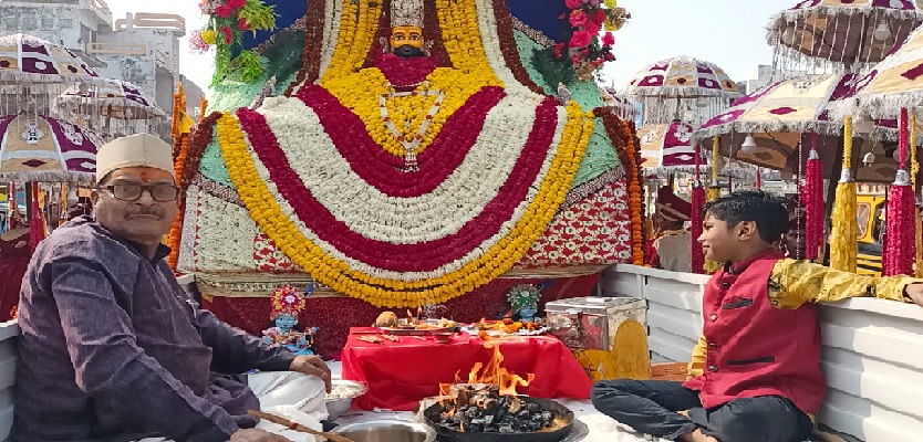 Gonda : बाबा खाटू श्याम की निकली निशान शोभायात्रा