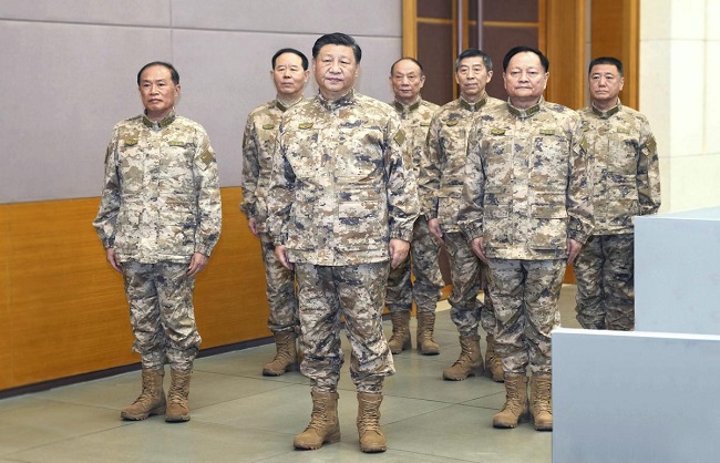 सेना की वर्दी पहन सैनिकों से मिले चीनी राष्ट्रपति जिनपिंग, जंग के लिए तैयार रहने का आदेश