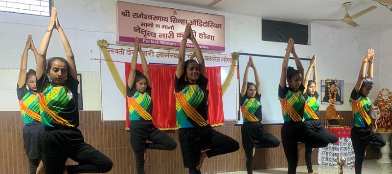 Gonda : डीएम ने किया ज्ञानस्थली एफएम का लोकार्पण