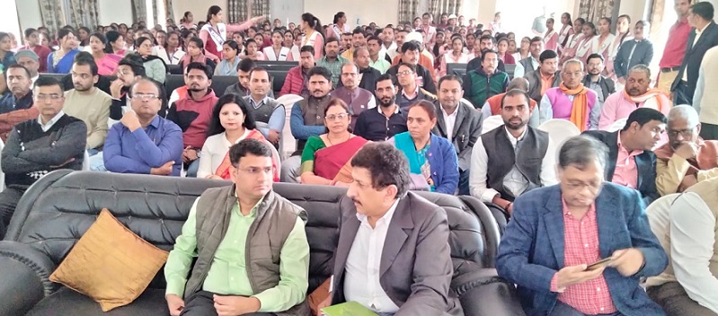 Gonda : डीएम ने किया ज्ञानस्थली एफएम का लोकार्पण