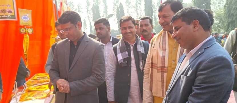 Gonda : DM ने सर्वाधिक फसल उत्पादन वाले किसानों का किया सम्मान