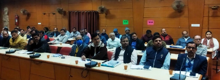 Gonda : गांव के अंतिम व्यक्ति तक पहुंचाएं शासन की योजनाएं