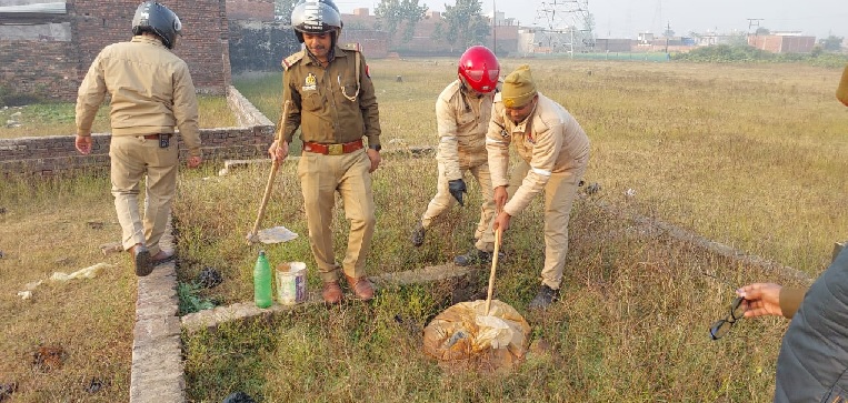 Gonda : प्रशासन की छापेमारी में लहन व कच्ची शराब बरामद