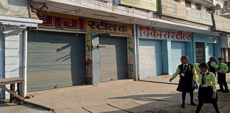 Gonda : JC से मिले व्यापारी, छापे पर जताई चिंता