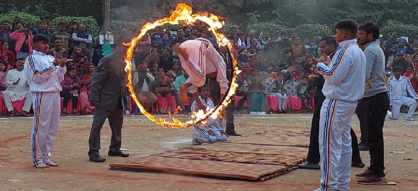 Gonda : गणतंत्र दिवस के परेड में शामिल होगा इंद्रा स्कूल का डम्बल ड्रिल