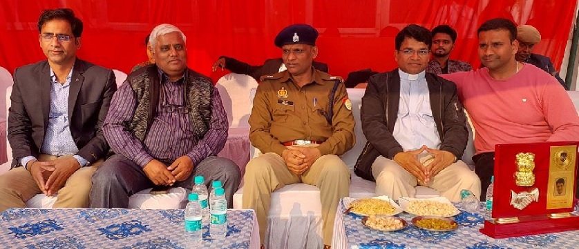 Gonda : गणतंत्र दिवस के परेड में शामिल होगा इंद्रा स्कूल का डम्बल ड्रिल