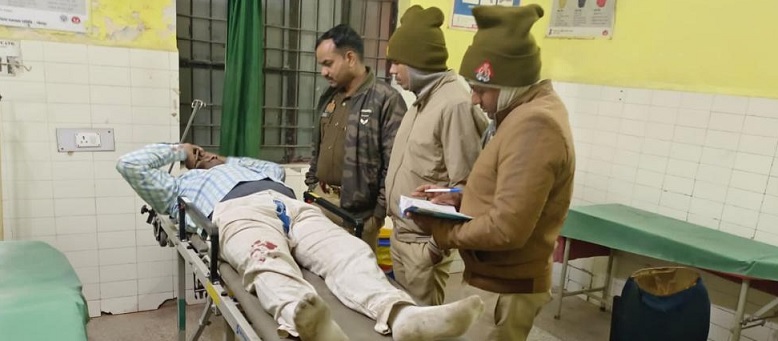 Gonda : ट्रैक्टर ट्राली से टकराकर बस पलटी, कई जख्मी