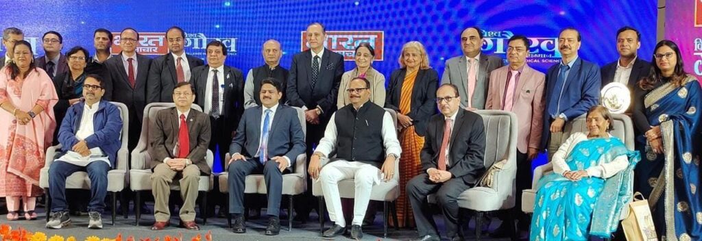 Gonda : डिप्टी सीएम ने डा. राव दंपती को किया सम्मानित 1 Gonda : डिप्टी सीएम ने डा. राव दंपती को किया सम्मानित