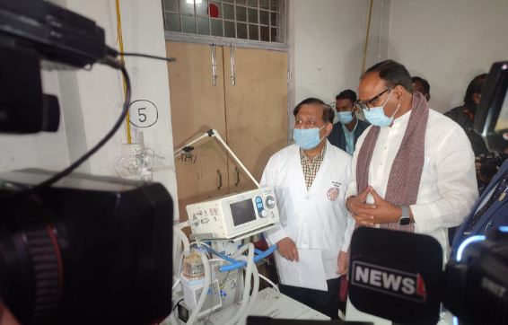 उपमुख्यमंत्री ने बलरामपुर अस्पताल में कोविड तैयारियों का लिया जायजा