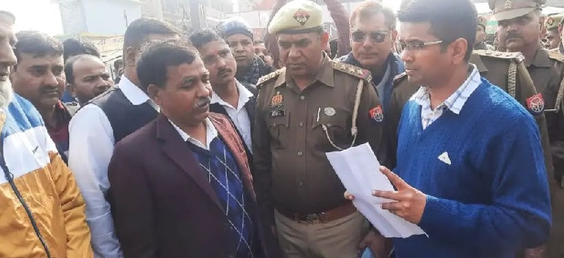 Balrampur : अधिवक्ताओं ने चक्का जाम कर जताया विरोध