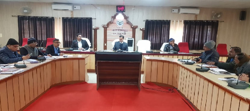 Balrampur Capsule : वकीलों ने SDM चैम्बर के सामने की नारेबाजी