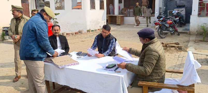 Gonda : निर्माणाधीन मेडिकल कॉलेज का डीएम ने किया निरीक्षण