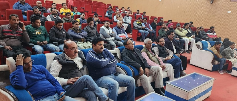 Gonda : टाउन हाल में युवा पत्रकार को दी गई श्रद्धांजलि