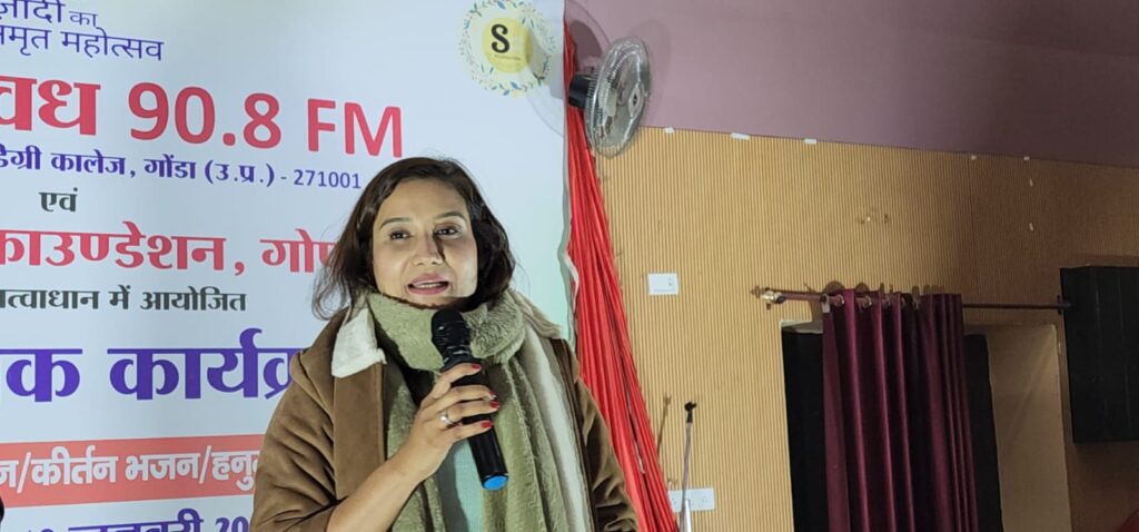 रेडियो अवध ने आयोजित की लोकगायन प्रतियोगिता