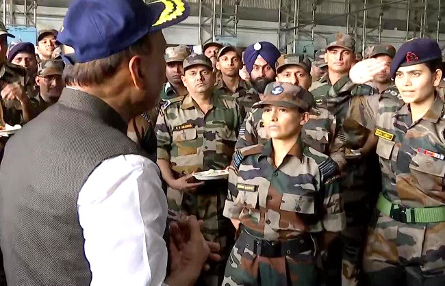 रक्षामंत्री राजनाथ ने देश के सबसे दक्षिणी छोर पर इंदिरा पॉइंट का दौरा किया