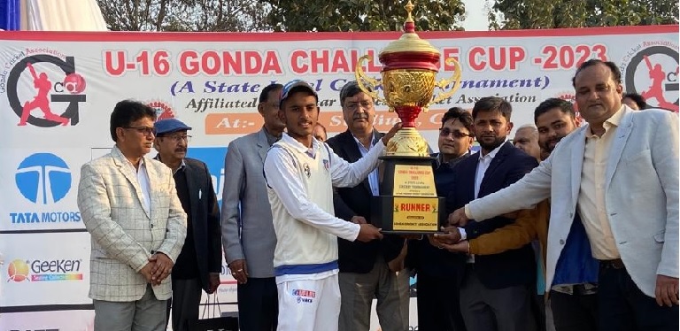 Gonda : मुरादाबाद को सात विकेट से हराकर लखनऊ ने जीती ट्राफी