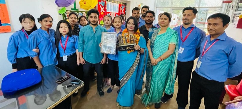 Gonda : फुलवारी पब्लिक स्कूल को मिला 'ग्लोबल फेम एवार्ड'