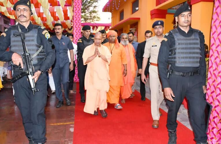 बलरामपुर :मुख्यमंत्री सड़क मार्ग से देवीपाटन पहुंचे