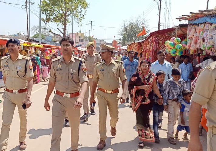 बलरामपुर :एसपी ने देवी पाटन मंदिर की सुरक्षा का जायजा लिया