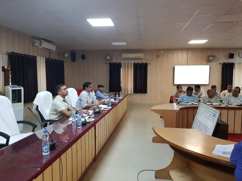 बलरामपुर :टीकाकरण में गिरावट पर डीएम ने जताई नाराजगी 1 बलरामपुर :टीकाकरण में गिरावट पर डीएम ने जताई नाराजगी