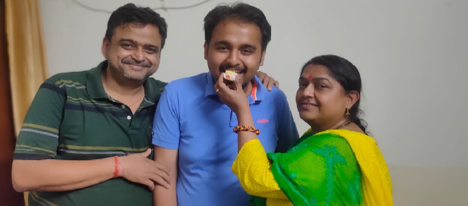 Gonda : आराध्य को नीट में मिले 684 अंक, हुए सम्मानित