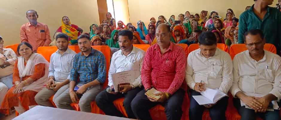 Gonda : मशीनरी को रफ्तार देने में जुटीं DM नेहा शर्मा