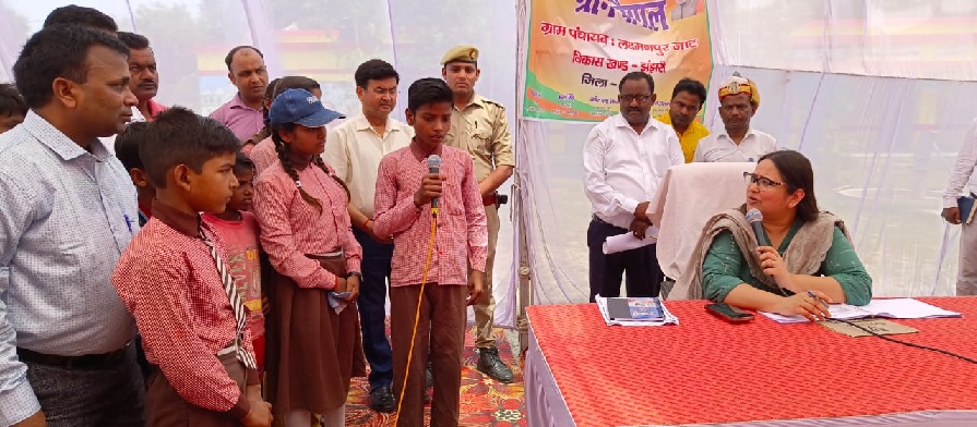 Gonda : मशीनरी को रफ्तार देने में जुटीं DM नेहा शर्मा