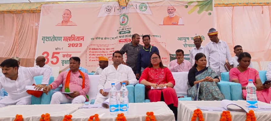 Gonda : अभियान चलाकर जिले में रोपे गए 40 लाख पौधे