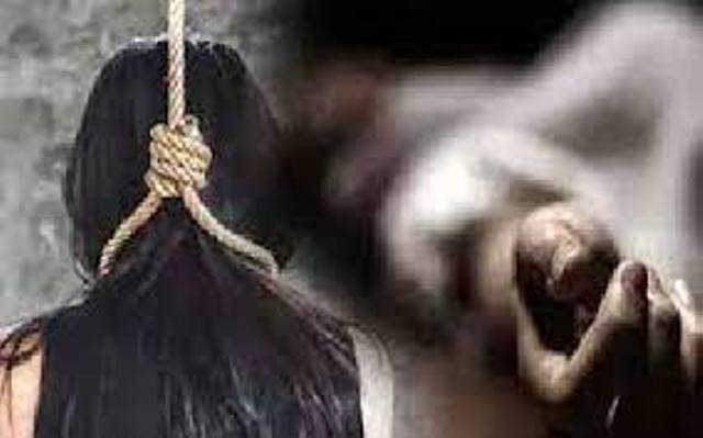 बहराइच :संदिग्ध परिस्थितियों में विवाहिता की मौत, फंदे से लटकता मिला शव