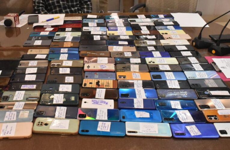 सर्विलांस की मदद से पुलिस ने 20 लाख कीमत के 101 मोबाइल बरामद किए