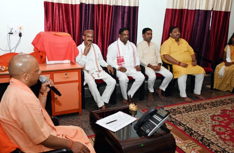  बलरामपुर :मुख्यमंत्री योगी ने शक्तिपीठ देवीपाटन में प्रबुद्ध जनों के साथ किया संवाद