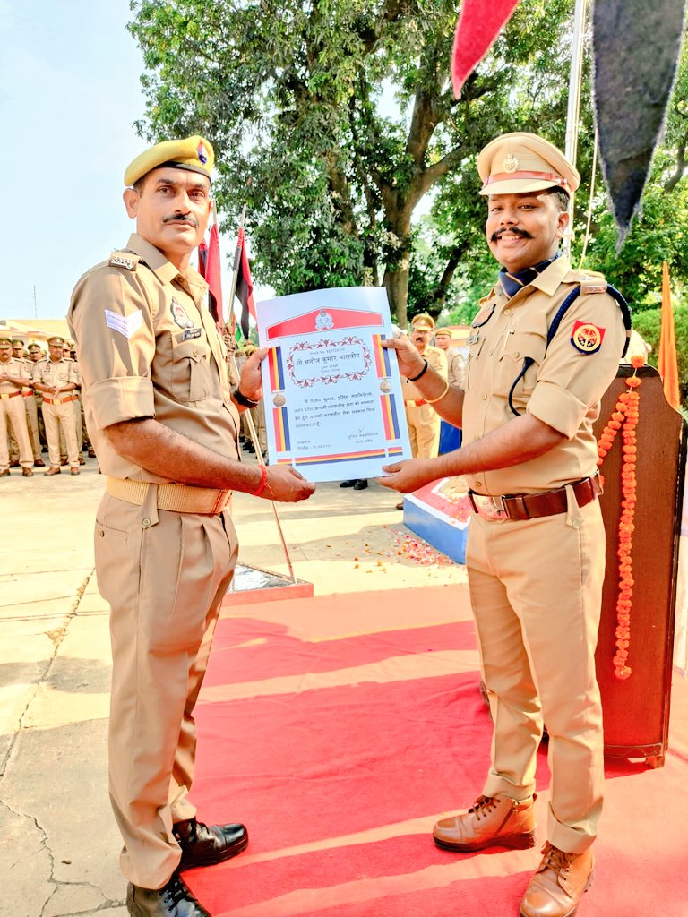 पुलिस अधीक्षक गोण्डा ने स्वतंत्रता दिवस के अवसर पर ध्वजारोहण किया वा सत्य निष्ठा का संकल्प दिलाया