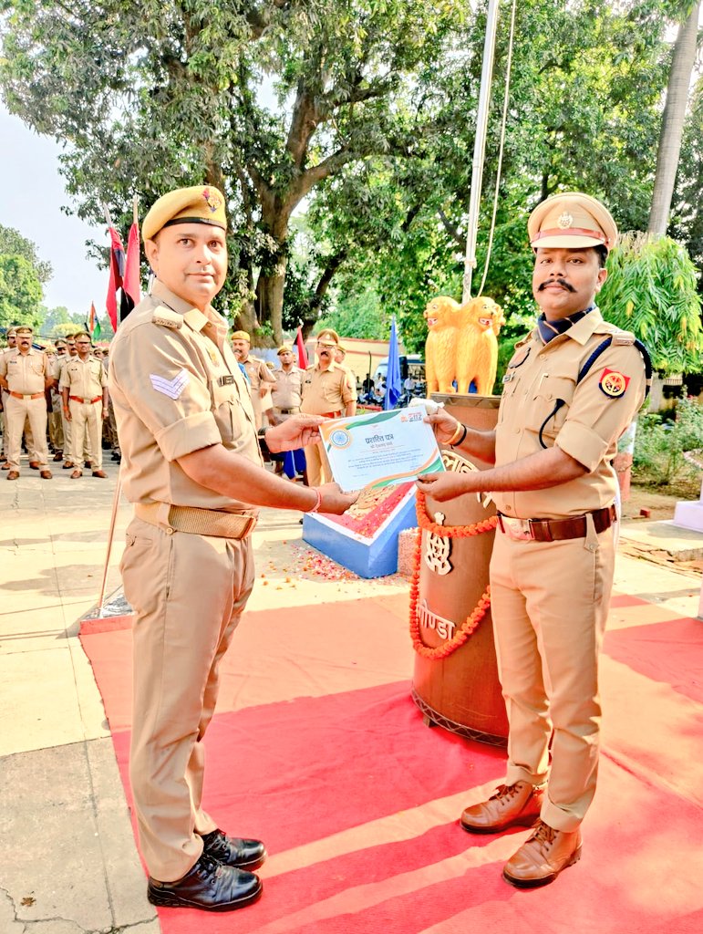 पुलिस अधीक्षक गोण्डा ने स्वतंत्रता दिवस के अवसर पर ध्वजारोहण किया वा सत्य निष्ठा का संकल्प दिलाया