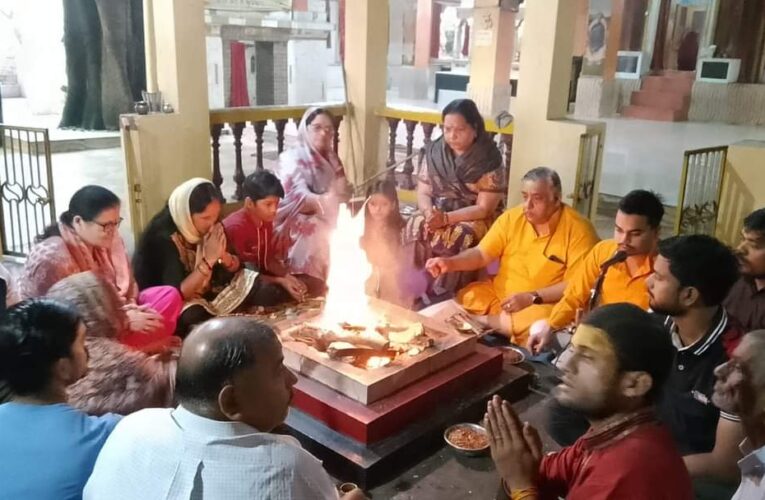  नवरात्र के दूसरे दिन मां ब्रह्मचारिणी की पूजा, गायत्री मंदिर में उमड़ी श्रद्धालुओं की भीड़
