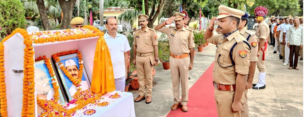 Gonda : श्रद्धापूर्वक मनाई गई बापू व शास्त्री की जयंती