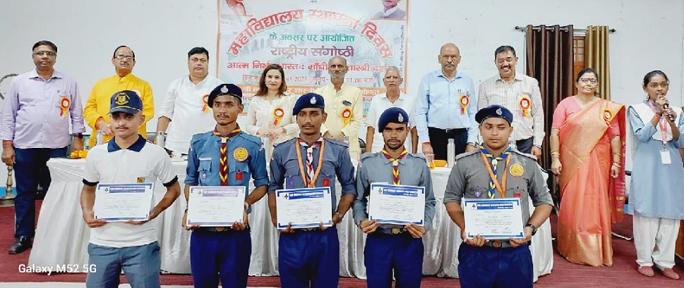 Gonda : श्रद्धापूर्वक मनाई गई बापू व शास्त्री की जयंती