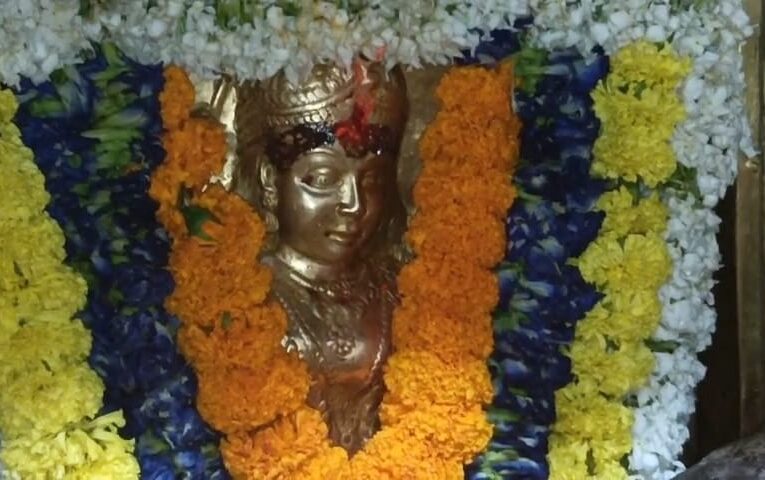 शारदीय नवरात्र: माता कात्यायनी के दरबार में श्रद्धालुओं ने लगाई हाजिरी, दरबार देवीमय