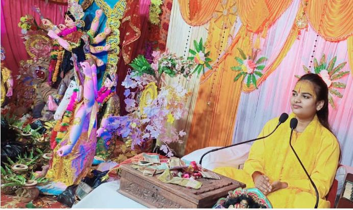  दुर्गा पूजा के पंडाल में हो रही श्रीराम कथा की अमृत वर्षा