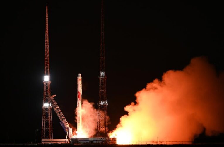 चीन की एयरोस्पेस कंपनी लैंडस्पेस ने तीन वाणिज्यिक उपग्रहों को अंतरिक्ष में प्रक्षेपित किया
