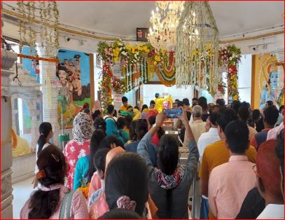 आंग्ल नव वर्ष के प्रथम दिन लोगों ने मंदिरों में पूजा अर्चना कर सुख समृद्धि की कामना की
